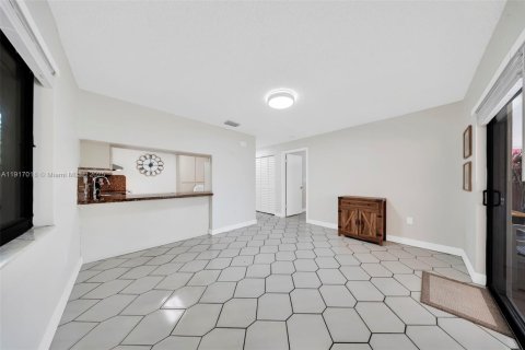 Villa ou maison à vendre à Miami, Floride: 4 chambres, 150.5 m2 № 1973528 - photo 18