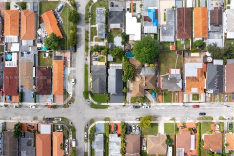Villa ou maison à vendre à Miami, Floride: 4 chambres, 150.5 m2 № 1973528 - photo 25