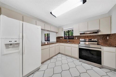 Villa ou maison à vendre à Miami, Floride: 4 chambres, 150.5 m2 № 1973528 - photo 16