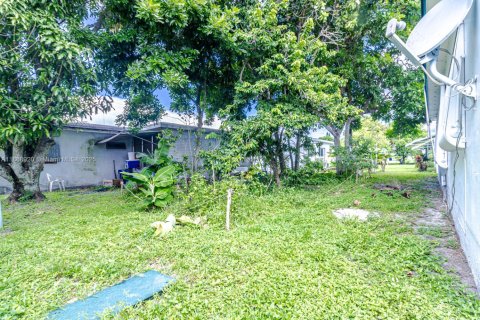 Villa ou maison à vendre à Lauderdale Lakes, Floride: 2 chambres, 127.46 m2 № 1923692 - photo 17