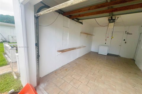 Villa ou maison à vendre à Lauderdale Lakes, Floride: 2 chambres, 127.46 m2 № 1923692 - photo 15