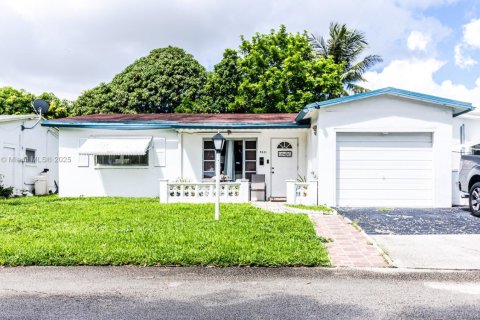 Villa ou maison à vendre à Lauderdale Lakes, Floride: 2 chambres, 127.46 m2 № 1923692 - photo 3