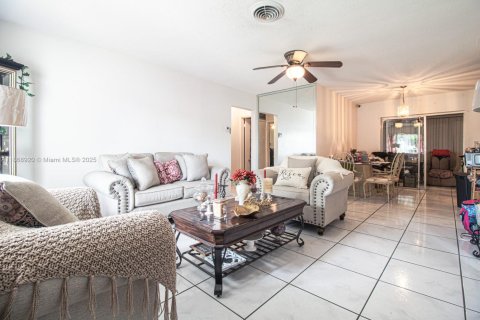 Villa ou maison à vendre à Lauderdale Lakes, Floride: 2 chambres, 127.46 m2 № 1923692 - photo 6