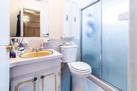 Villa ou maison à vendre à Lauderdale Lakes, Floride: 2 chambres, 127.46 m2 № 1923692 - photo 11