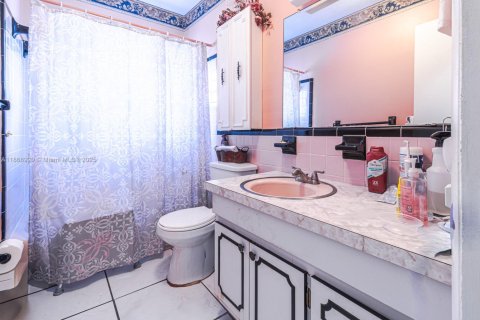 Villa ou maison à vendre à Lauderdale Lakes, Floride: 2 chambres, 127.46 m2 № 1923692 - photo 12