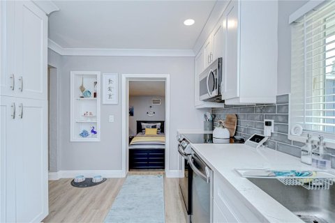 House in Saint Petersburg, Florida 3 bedrooms, 144.56 sq.m. № 1440885 - photo 25