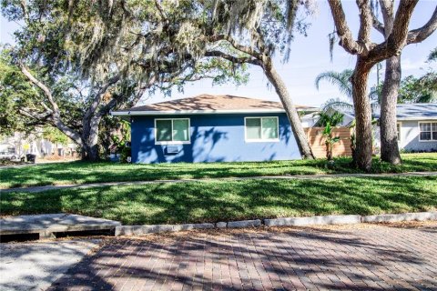 House in Saint Petersburg, Florida 3 bedrooms, 144.56 sq.m. № 1440885 - photo 21