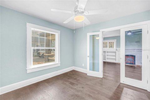 Commercial property in Saint Petersburg, Florida 5 bedrooms, 184.69 sq.m. № 2167273 - photo 14