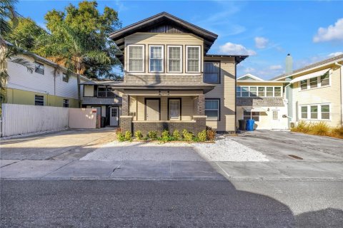 Commercial property in Saint Petersburg, Florida 5 bedrooms, 184.69 sq.m. № 2167273
