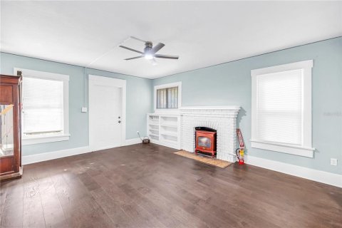 Commercial property in Saint Petersburg, Florida 5 bedrooms, 184.69 sq.m. № 2167273 - photo 5
