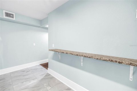 Commercial property in Saint Petersburg, Florida 5 bedrooms, 184.69 sq.m. № 2167273 - photo 10