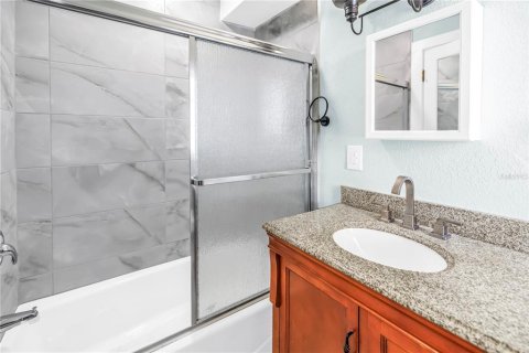 Commercial property in Saint Petersburg, Florida 5 bedrooms, 184.69 sq.m. № 2167273 - photo 16