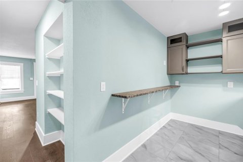 Commercial property in Saint Petersburg, Florida 5 bedrooms, 184.69 sq.m. № 2167273 - photo 8