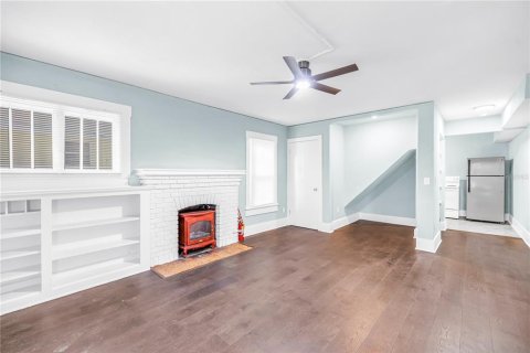 Commercial property in Saint Petersburg, Florida 5 bedrooms, 184.69 sq.m. № 2167273 - photo 3