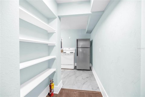 Commercial property in Saint Petersburg, Florida 5 bedrooms, 184.69 sq.m. № 2167273 - photo 6