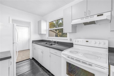 Commercial property in Saint Petersburg, Florida 5 bedrooms, 184.69 sq.m. № 2167273 - photo 28