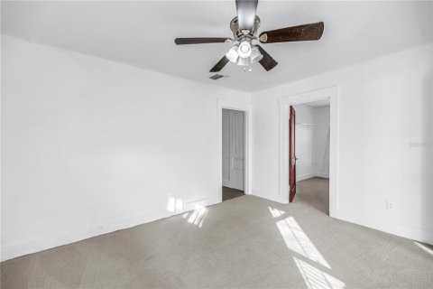 Commercial property in Saint Petersburg, Florida 5 bedrooms, 184.69 sq.m. № 2167273 - photo 19