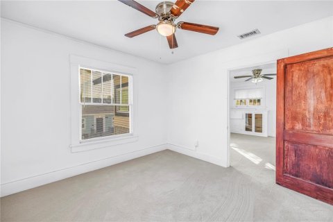 Commercial property in Saint Petersburg, Florida 5 bedrooms, 184.69 sq.m. № 2167273 - photo 21