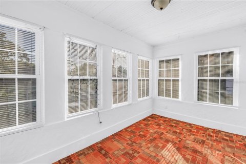Commercial property in Saint Petersburg, Florida 5 bedrooms, 184.69 sq.m. № 2167273 - photo 22