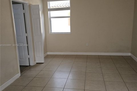 Touwnhouse à louer à Miami, Floride: 1 chambre, 214.79 m2 № 2154709 - photo 11
