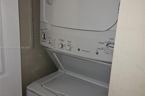 Touwnhouse à louer à Miami, Floride: 1 chambre, 214.79 m2 № 2154709 - photo 9