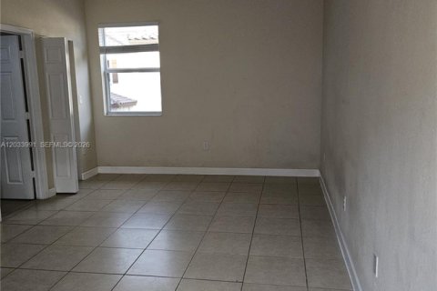 Touwnhouse à louer à Miami, Floride: 1 chambre, 214.79 m2 № 2154709 - photo 2