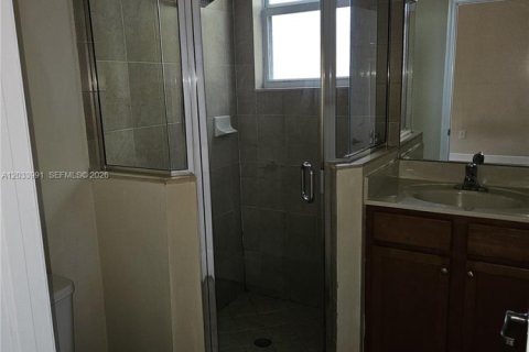 Touwnhouse à louer à Miami, Floride: 1 chambre, 214.79 m2 № 2154709 - photo 8