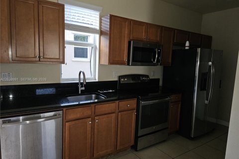 Touwnhouse à louer à Miami, Floride: 1 chambre, 214.79 m2 № 2154709 - photo 3