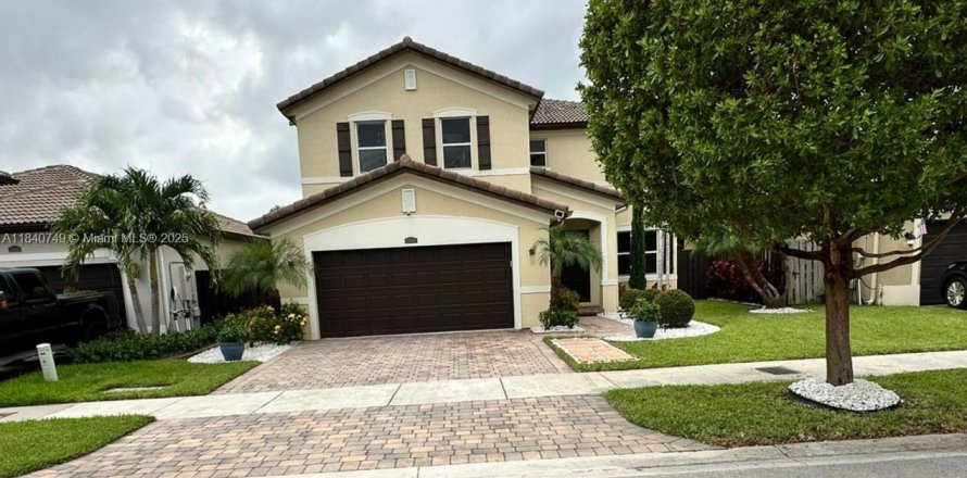 House in Homestead, Florida 4 bedrooms, 239.87 sq.m. № 1841177