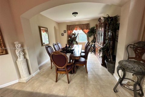 House in Homestead, Florida 4 bedrooms, 239.87 sq.m. № 1841177 - photo 11