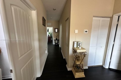House in Homestead, Florida 4 bedrooms, 239.87 sq.m. № 1841177 - photo 23
