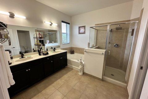 House in Homestead, Florida 4 bedrooms, 239.87 sq.m. № 1841177 - photo 16
