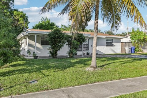 Casa en venta en Pompano Beach, Florida, 3 dormitorios, 112.88 m2 № 1954028 - foto 2