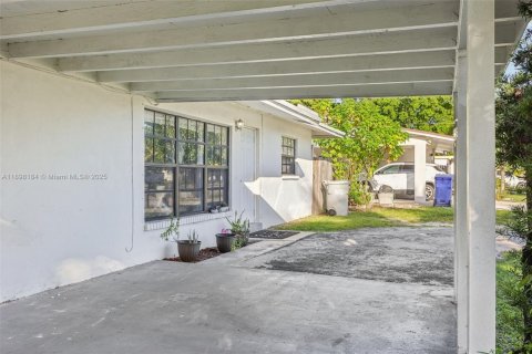 Casa en venta en Pompano Beach, Florida, 3 dormitorios, 112.88 m2 № 1954028 - foto 9