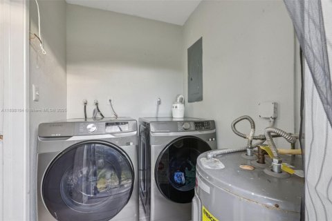 Casa en venta en Pompano Beach, Florida, 3 dormitorios, 112.88 m2 № 1954028 - foto 24