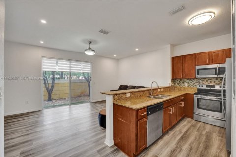 Купить виллу или дом в Мирамар, Флорида 3 спальни, 153.85м2, № 1976908 - фото 3