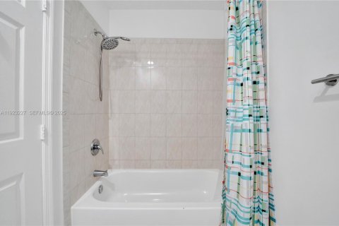 Купить виллу или дом в Мирамар, Флорида 3 спальни, 153.85м2, № 1976908 - фото 21