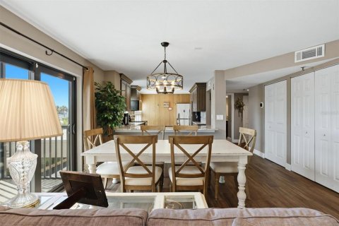 Condo in Sarasota, Florida, 2 bedrooms № 2200451 - photo 25