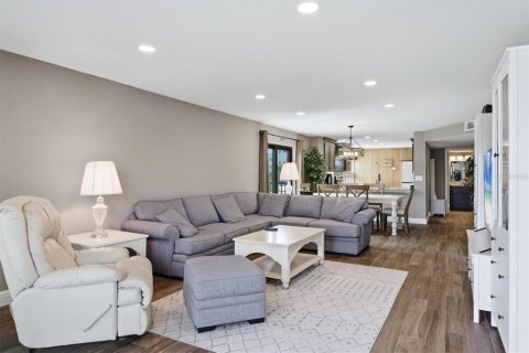 Condo in Sarasota, Florida, 2 bedrooms № 2200451 - photo 13