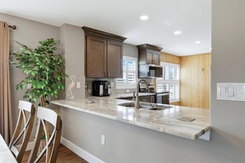 Condo in Sarasota, Florida, 2 bedrooms № 2200451 - photo 9
