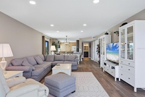 Condo in Sarasota, Florida, 2 bedrooms № 2200451 - photo 12