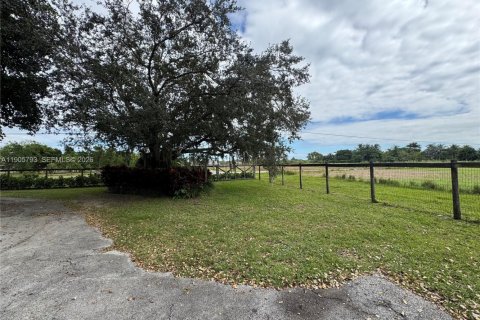 House in Miami, Florida 4 bedrooms, 285.3 sq.m. № 2089109 - photo 6