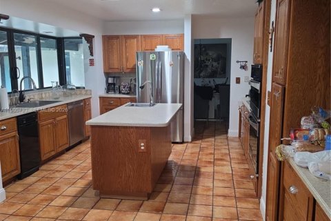 House in Miami, Florida 4 bedrooms, 285.3 sq.m. № 2089109 - photo 15