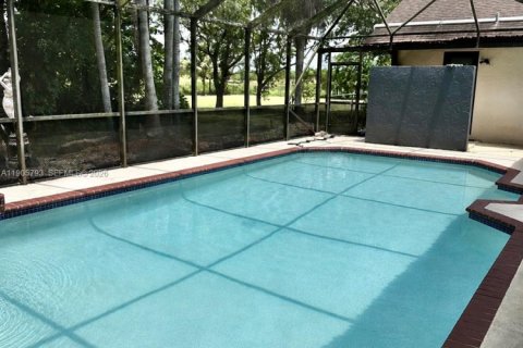 House in Miami, Florida 4 bedrooms, 285.3 sq.m. № 2089109 - photo 7