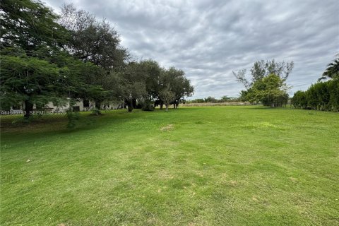House in Miami, Florida 4 bedrooms, 285.3 sq.m. № 2089109 - photo 4