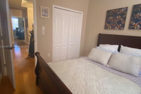 Touwnhouse à louer à Miami, Floride: 3 chambres, 146.69 m2 № 2386876 - photo 8