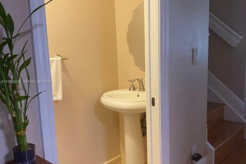 Touwnhouse à louer à Miami, Floride: 3 chambres, 146.69 m2 № 2386876 - photo 3