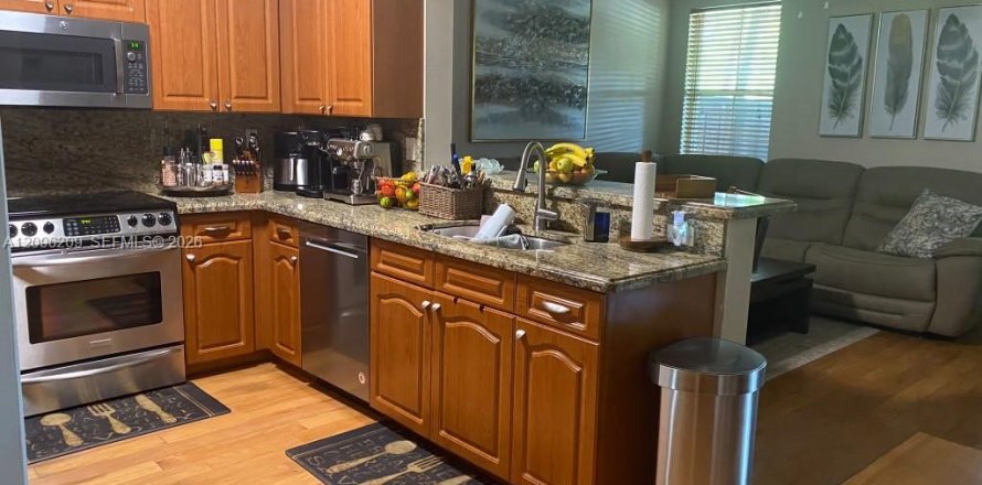 Touwnhouse à Miami, Floride 3 chambres, 146.69 m2 № 2386876