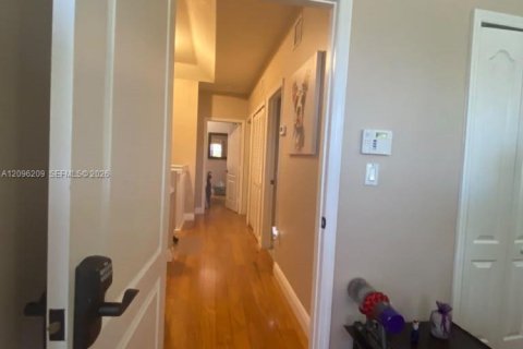 Touwnhouse à louer à Miami, Floride: 3 chambres, 146.69 m2 № 2386876 - photo 11