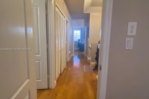 Touwnhouse à louer à Miami, Floride: 3 chambres, 146.69 m2 № 2386876 - photo 13